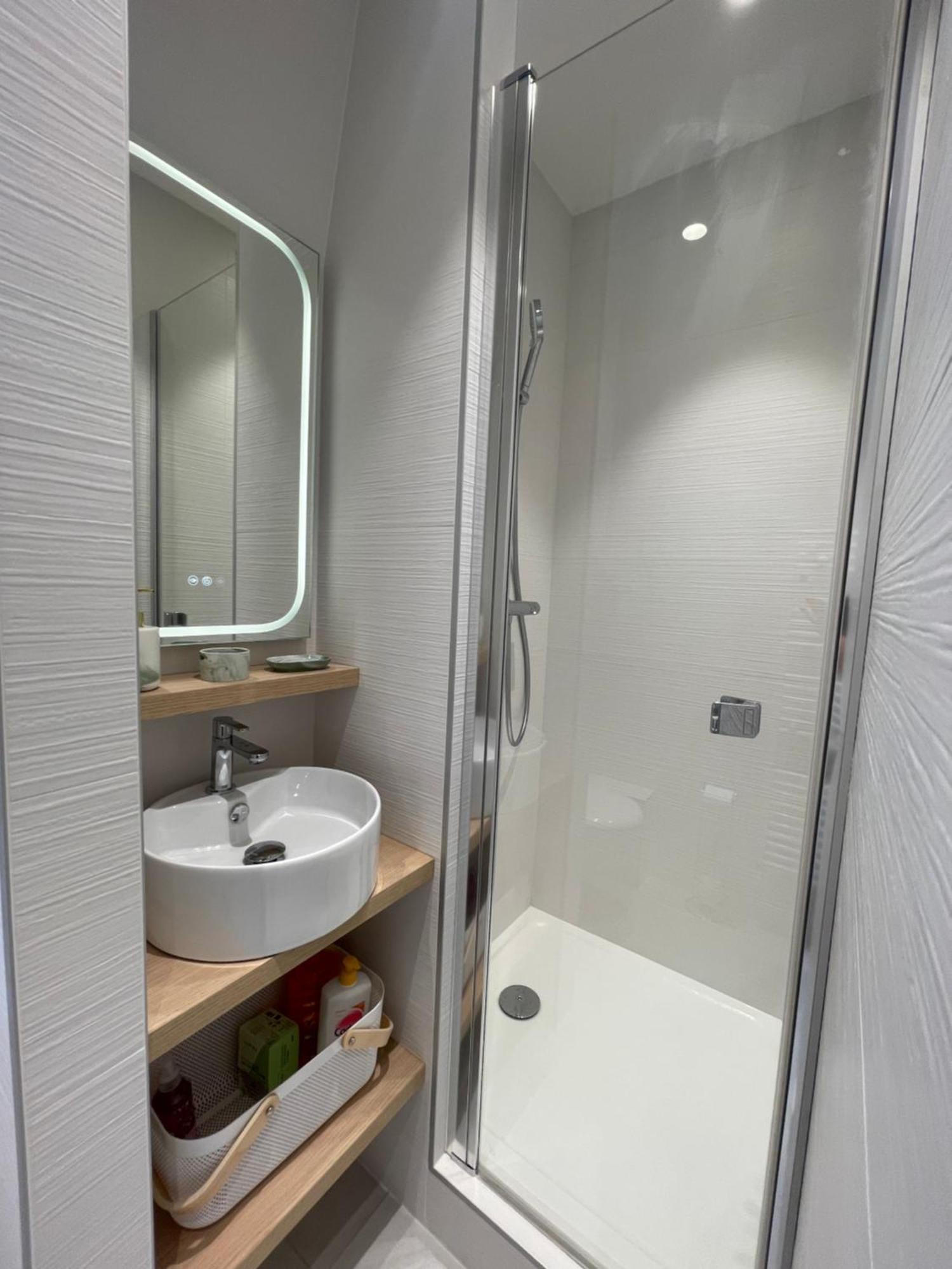 Appartements De Charme Du General Leclerc - Place D'Erlon - Hypercentre - Gare - Reims Bagian luar foto